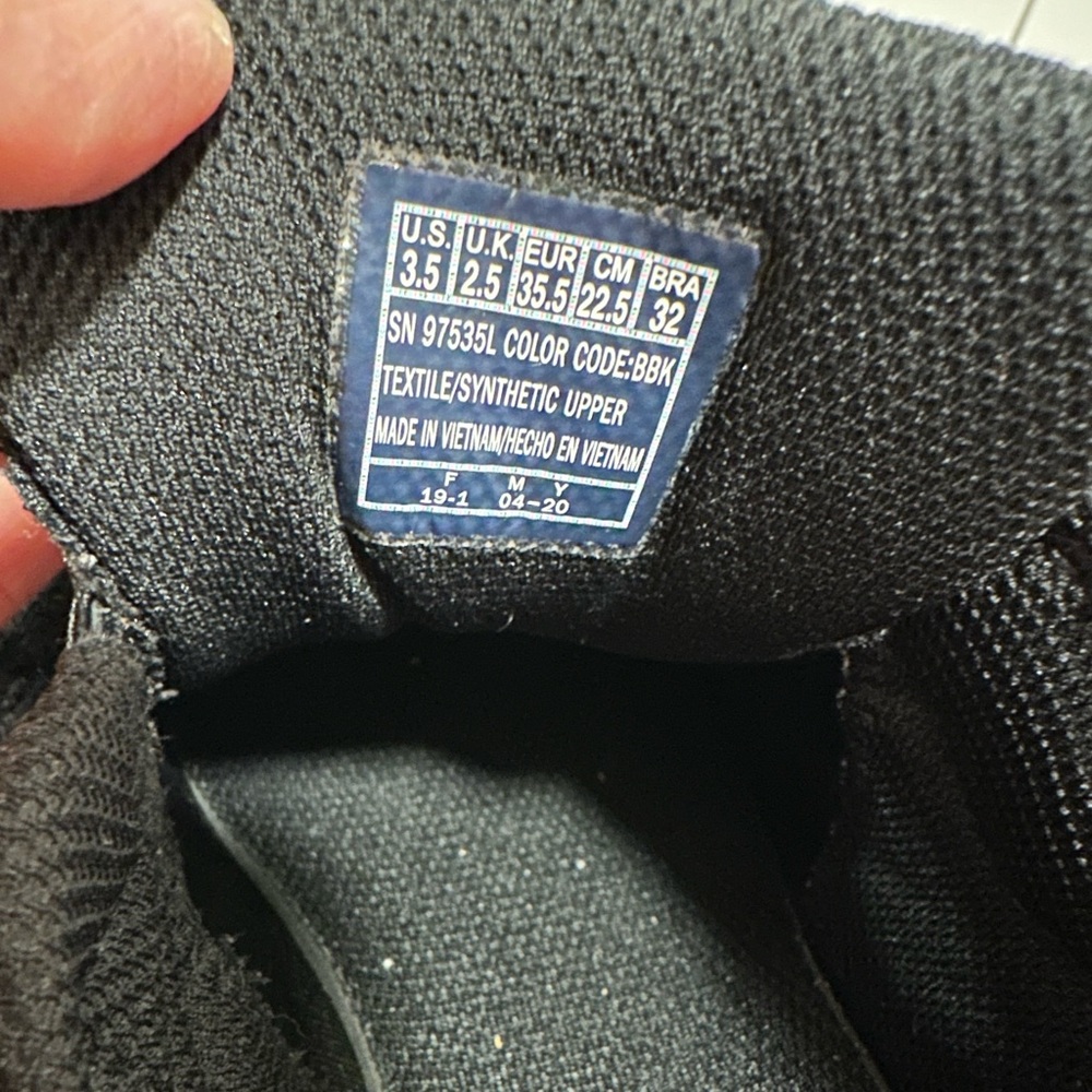 Skechers - Picture 6 of 6